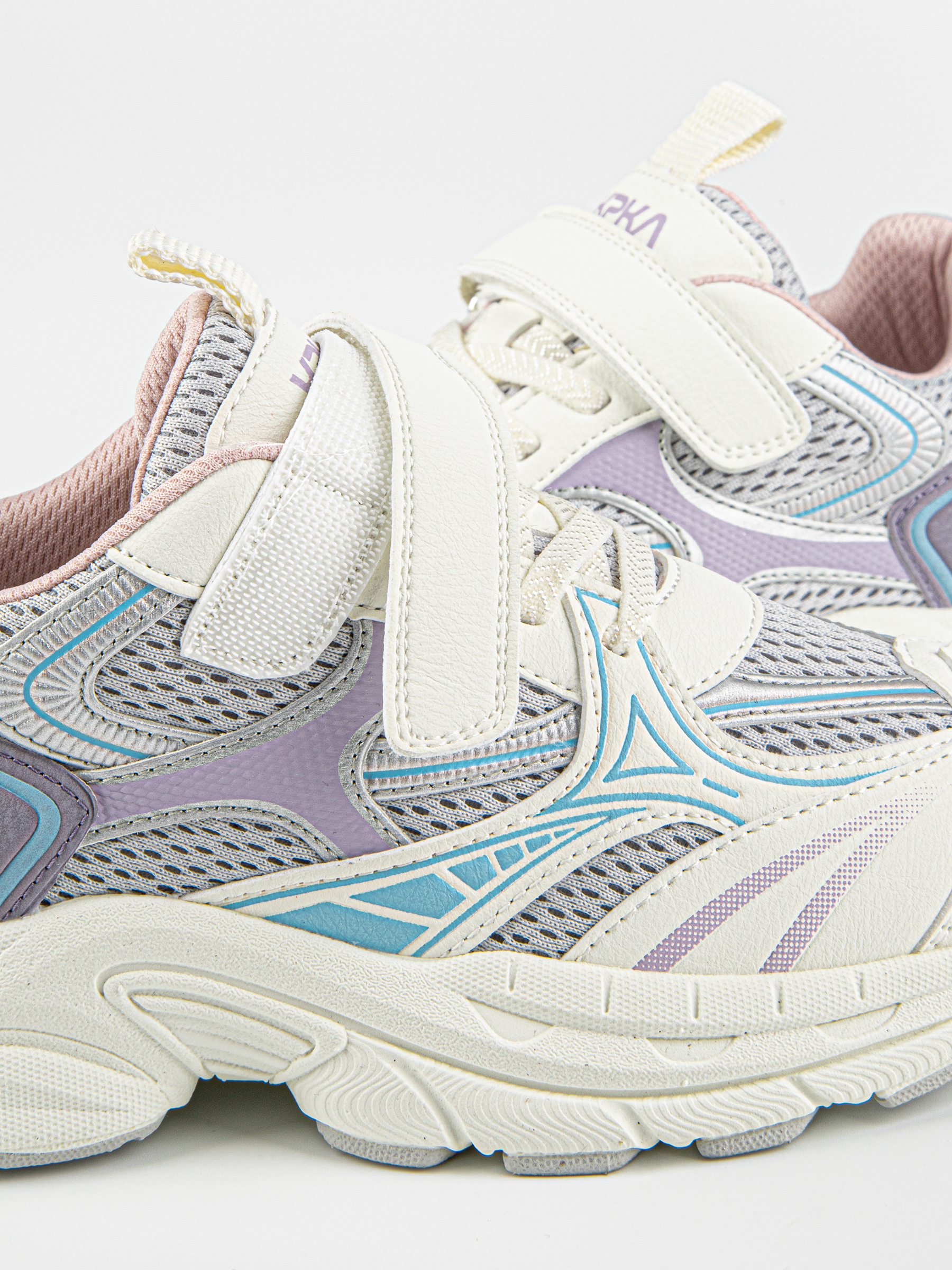 Кроссовки артикул:731236-1-9